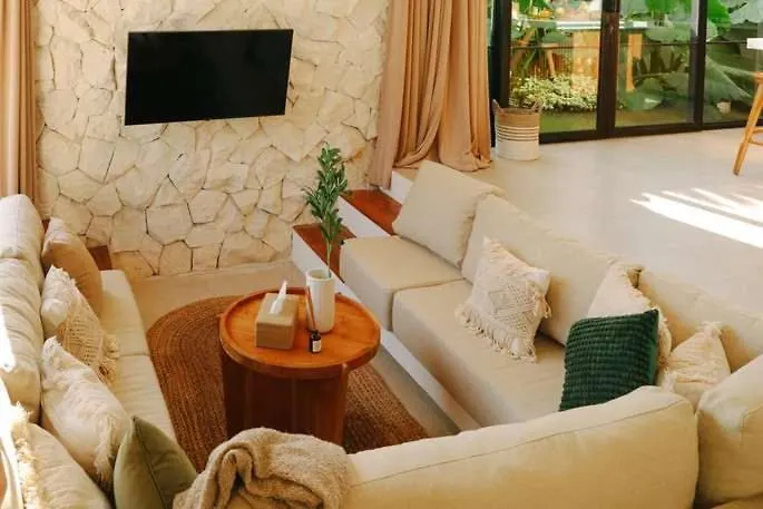 Mia Modern Tropical 2br In Pererenan チャングー